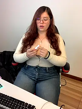 Snapshot of kayortiiz chatting on September 13, 2:11 am kayortiiz online show from September 13, 2:11 am