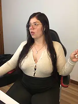 Snapshot of kayortiiz chatting on May 12, 11:13 pm kayortiiz online show from May 12, 11:13 pm