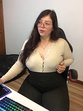 Snapshot of kayortiiz chatting on June 7, 12:04 am kayortiiz online show from June 7, 12:04 am