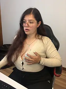 Snapshot of kayortiiz chatting on July 18, 12:37 am kayortiiz online show from July 18, 12:37 am