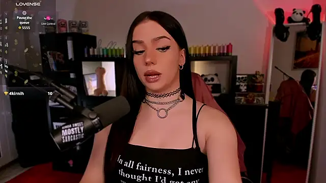 Snapshot of SofiRusselle chatting on November 6, 6:20 pm SofiRusselle online show from November 6, 6:20 pm