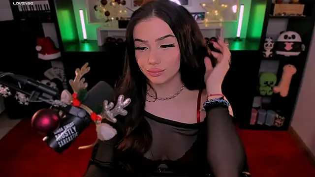 Snapshot of SofiRusselle chatting on December 13, 7:53 pm SofiRusselle online show from December 13, 7:53 pm