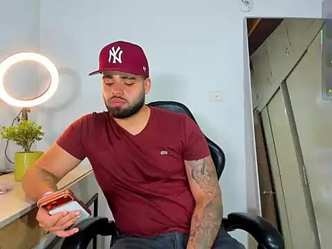 Andres Aguilar online show from May 2, 11:32 pm