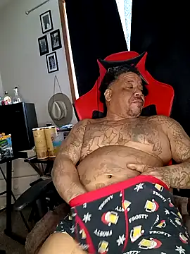 yellowwetfox online show from January 1, 9:20 pm