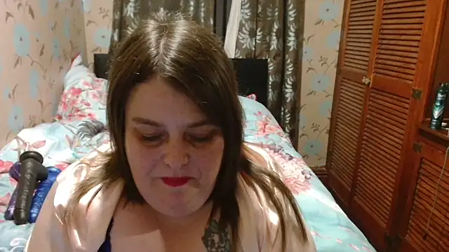 Snapshot of HouseWifeWhore_Milf chatting on December 17, 7:53 pm HouseWifeWhore Milf online show from December 17, 7:53 pm