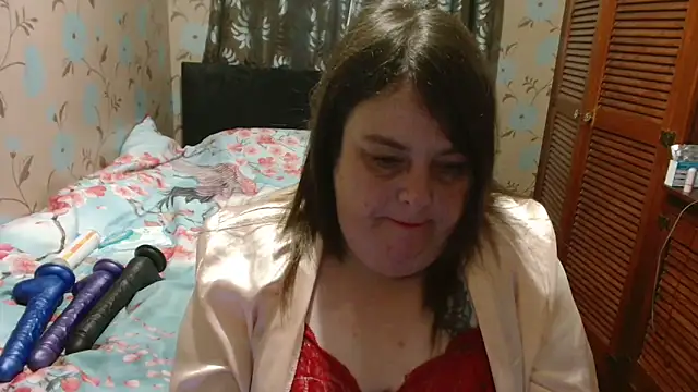 Snapshot of HouseWifeWhore_Milf chatting on December 19, 9:05 am HouseWifeWhore Milf online show from December 19, 9:05 am