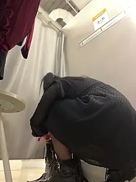 CrazzyChicks online show from October 31, 7:42 am