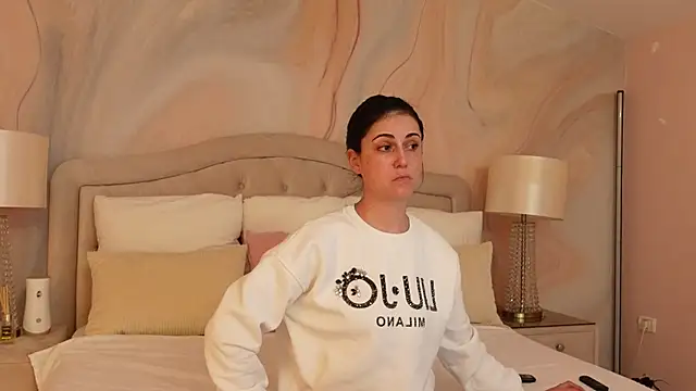 Snapshot of OliviaSirena chatting on February 22, 7:58 pm OliviaSirena online show from February 22, 7:58 pm