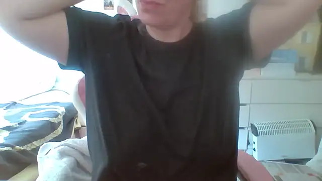 Snapshot of BondageGirl35 chatting on March 25, 4:46 pm BondageGirl35 online show from March 25, 4:46 pm