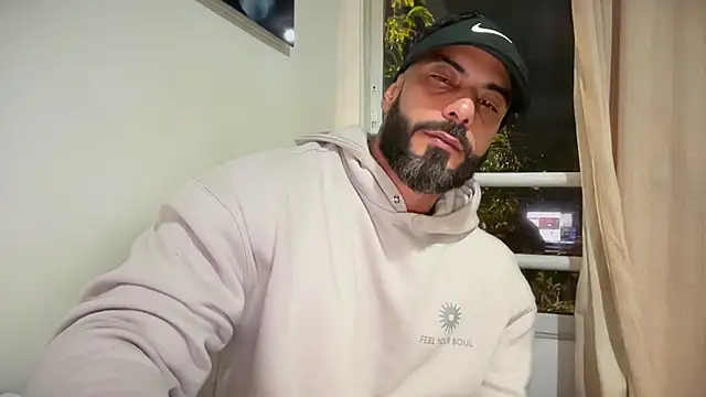 romeolovedark online show from April 29, 7:34 am