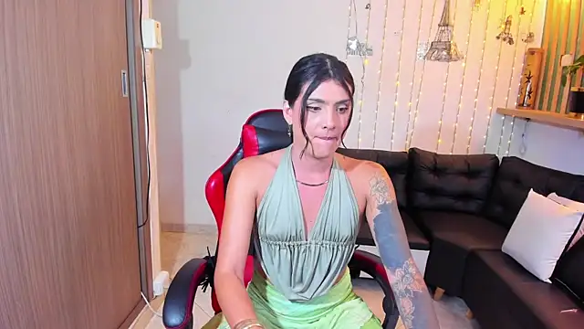 Snapshot of ximena22love chatting on June 8, 9:15 pm ximena22love online show from June 8, 9:15 pm