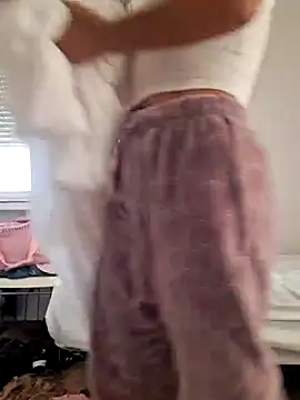 laura dirtyhot online show from December 16, 8:20 am