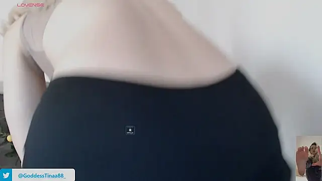 Snapshot of Goddess_Tina chatting on April 12, 3:28 pm Goddess Tina online show from April 12, 3:28 pm