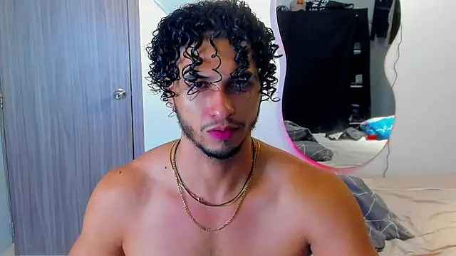 Snapshot of Kris_Khalifa69 chatting on December 14, 2:17 am Kris Khalifa69 online show from December 14, 2:17 am