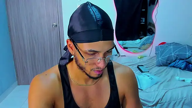 Snapshot of Kris_Khalifa69 chatting on December 19, 11:12 pm Kris Khalifa69 online show from December 19, 11:12 pm