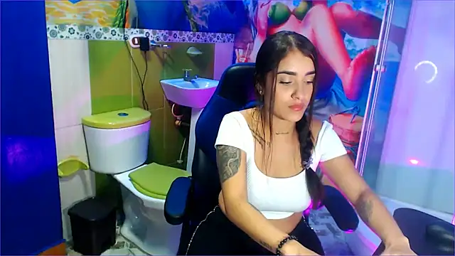 lorensweet77 online show from December 18, 8:03 pm