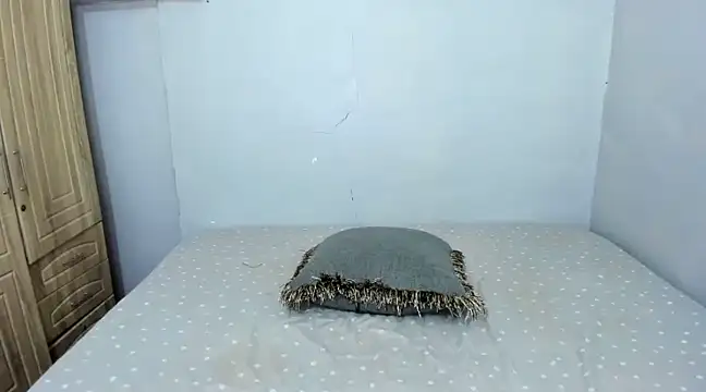 shantal r0mance online show from December 19, 8:34 am