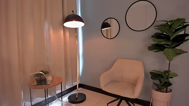 Snapshot of LiaPearce chatting on February 2, 3:39 pm LiaPearce online show from February 2, 3:39 pm