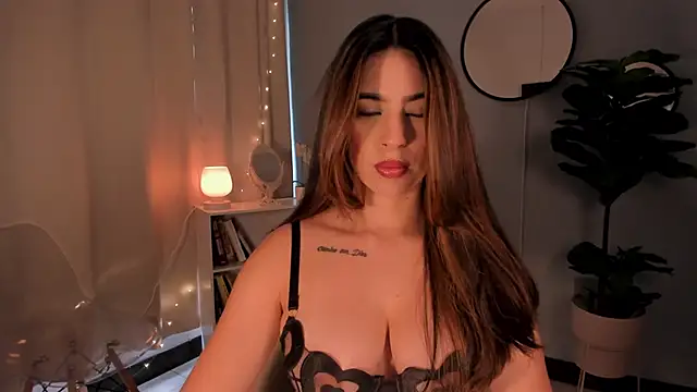 Snapshot of LiaPearce chatting on October 7, 12:24 pm LiaPearce online show from October 7, 12:24 pm