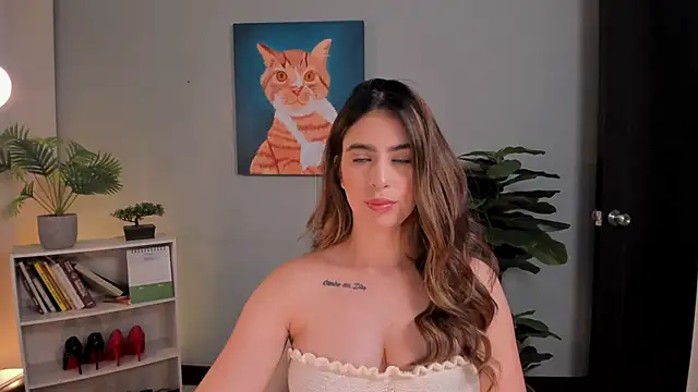 Snapshot of LiaPearce chatting on May 21, 2:02 pm LiaPearce online show from May 21, 2:02 pm