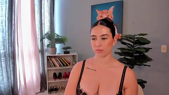 Snapshot of LiaPearce chatting on June 23, 3:54 pm LiaPearce online show from June 23, 3:54 pm