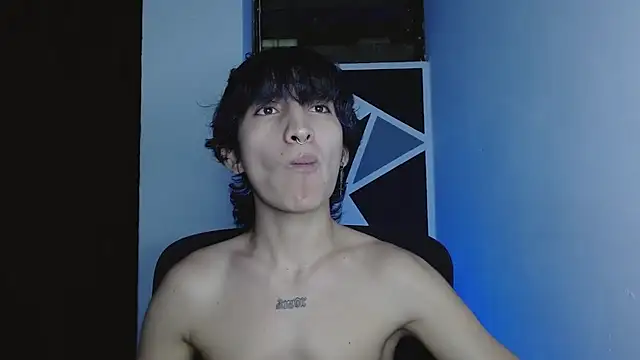 littlextreme online show from February 26, 12:53 am