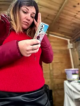 Snapshot of DaisyVibesss chatting on December 7, 10:01 am DaisyVibesss online show from December 7, 10:01 am