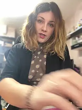 Snapshot of DaisyVibesss chatting on January 10, 8:40 am DaisyVibesss online show from January 10, 8:40 am