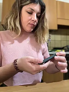 Snapshot of DaisyVibesss chatting on January 17, 9:28 am DaisyVibesss online show from January 17, 9:28 am