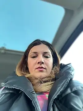 Snapshot of DaisyVibesss chatting on February 5, 8:43 am DaisyVibesss online show from February 5, 8:43 am