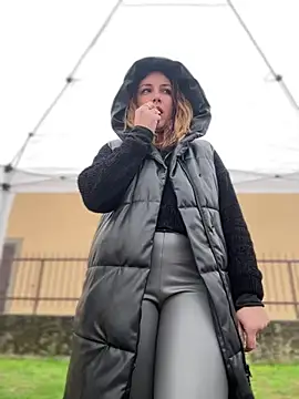 Snapshot of DaisyVibesss chatting on February 16, 2:00 pm DaisyVibesss online show from February 16, 2:00 pm