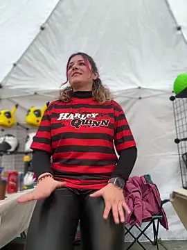 Snapshot of DaisyVibesss chatting on February 26, 8:48 am DaisyVibesss online show from February 26, 8:48 am