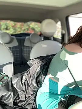 Snapshot of DaisyVibesss chatting on March 7, 9:51 am DaisyVibesss online show from March 7, 9:51 am