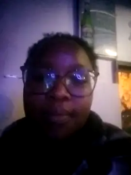 Sweetcutevee online show from November 19, 10:21 pm