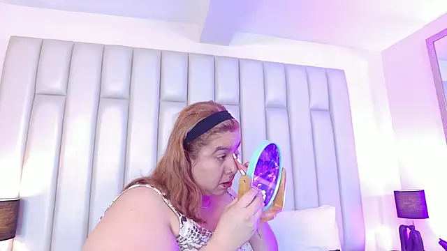 aandreaperez online show from March 17, 11:46 am