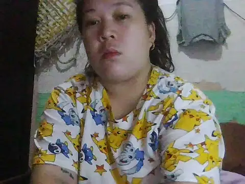 Snapshot of hotsexylyn chatting on October 24, 7:16 am hotsexylyn online show from October 24, 7:16 am