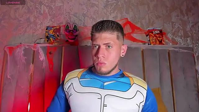 Snapshot of SebastianMaximoff chatting on October 31, 7:37 pm SebastianMaximoff online show from October 31, 7:37 pm