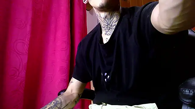 Snapshot of Allan_Keller chatting on October 29, 6:37 am Allan Keller online show from October 29, 6:37 am