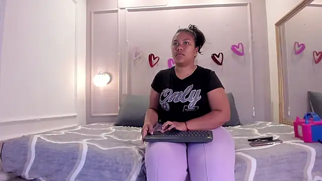 Snapshot of ale_cam chatting on February 13, 1:07 pm ale cam online show from February 13, 1:07 pm