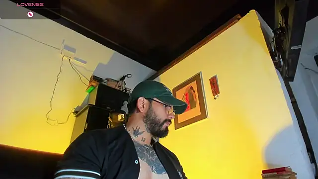 Snapshot of CamiloGray_ chatting on October 27, 1:59 pm CamiloGray online show from October 27, 1:59 pm