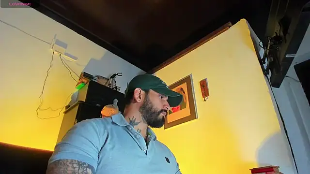 Snapshot of CamiloGray_ chatting on October 31, 1:56 pm CamiloGray online show from October 31, 1:56 pm