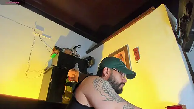 Snapshot of CamiloGray_ chatting on November 4, 1:54 pm CamiloGray online show from November 4, 1:54 pm