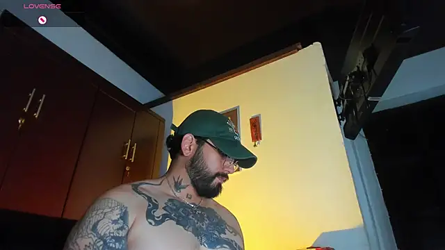 Snapshot of CamiloGray_ chatting on January 9, 3:59 pm CamiloGray online show from January 9, 3:59 pm