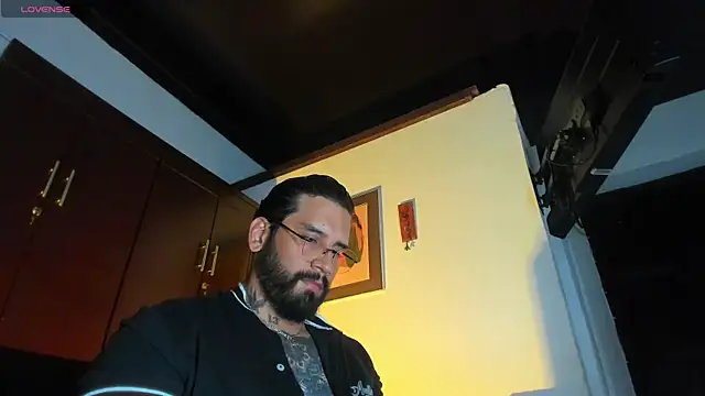 Snapshot of CamiloGray_ chatting on January 10, 12:40 pm CamiloGray online show from January 10, 12:40 pm