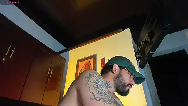 Snapshot of CamiloGray_ chatting on January 11, 1:49 pm CamiloGray online show from January 11, 1:49 pm