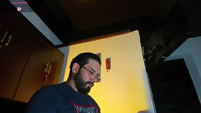 Snapshot of CamiloGray_ chatting on January 13, 1:49 pm CamiloGray online show from January 13, 1:49 pm