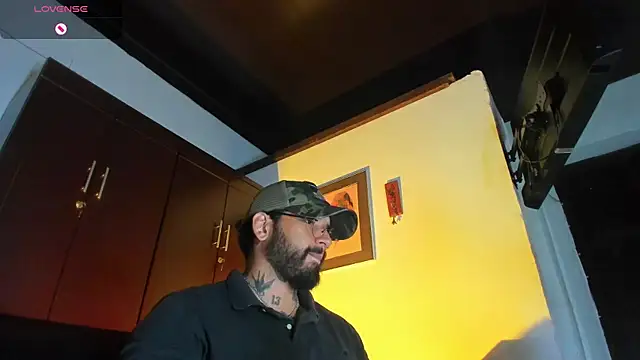 Snapshot of CamiloGray_ chatting on January 14, 2:55 pm CamiloGray online show from January 14, 2:55 pm