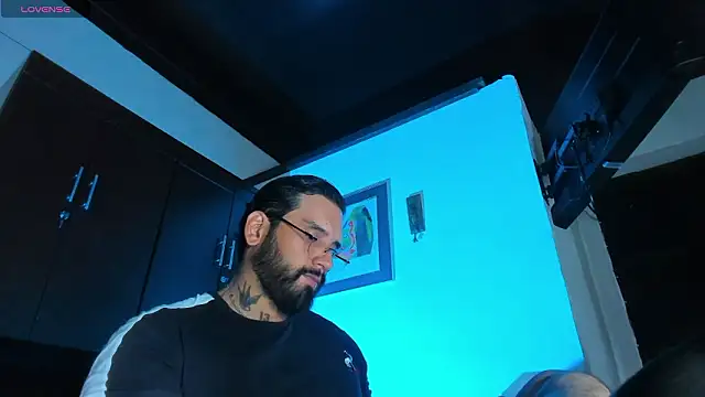 Snapshot of CamiloGray_ chatting on January 15, 1:37 pm CamiloGray online show from January 15, 1:37 pm