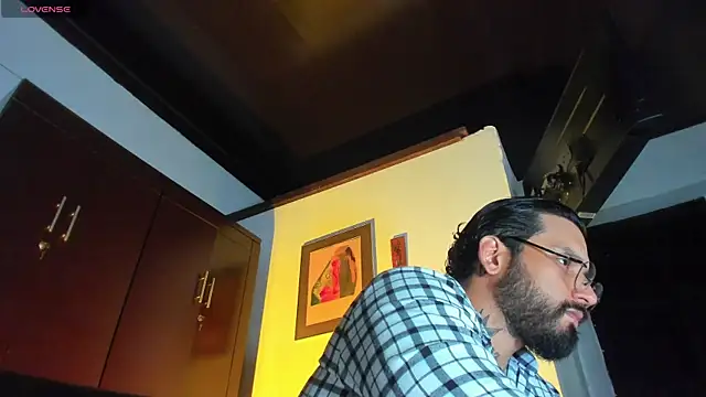 Snapshot of CamiloGray_ chatting on January 19, 3:38 pm CamiloGray online show from January 19, 3:38 pm