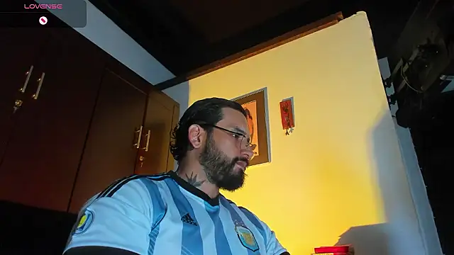 Snapshot of CamiloGray_ chatting on February 23, 2:47 pm CamiloGray online show from February 23, 2:47 pm